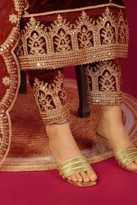 Salwar indio de última moda 2025, de seda georgette con imitación de piel, bordado con lentejuelas y detalles de codificación, largo hasta la rodilla, elástico y sin costuras. - Product Image 3