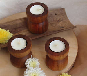 Ensemble de 3 bougeoirs en bois de manguier naturel faits à la main, tailles 6, 8 et 10 pouces de haut, décoratifs pour table - Product Image 2