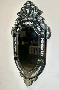 Miroir vénitien gravé avec un blason orné rubis - Product Image 3