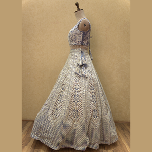 Le pompon traditionnel Lavande Lehenga Premium Dori & Beats fonctionne avec tous les détails artisanaux aux prix de gros de l'Inde - Product Image 3