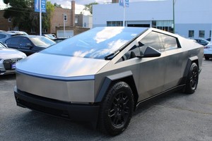 2024 Tesla cybertruck AWD ไฟฟ้า Sedan จัดส่งฟรีกล่องเกียร์อัตโนมัติแสงหนังภายในแบตเตอรี่ลิเธียม114 Mi 100 km