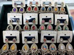 Venta caliente Vintage Shadow Pendientes para mujer Pendientes occidentales Elegante Estilo Vintage Exhibición de pendientes - Product Image 2