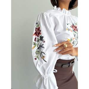 Chemisier à manches longues brodé de fleurs pour femmes Topshow, vente en gros de chemises - Product Image 4