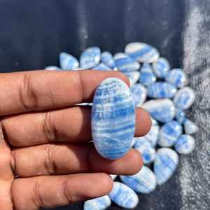 Blue Scheelite Gemstone Lot Cabochon en gros 100 pour cent naturel de qualité supérieure pour les bijoux faits à la main et l'artisanat - Product Image 1