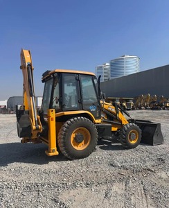 Retroexcavadora JCB 3CX14 Amarilla, Excavadora Hidráulica con Cucharón Delantero y Brazo de Excavación Trasero, Motor Perkins de 8 Toneladas para Uso en Construcción - Product Image 1