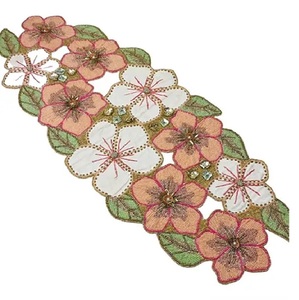 Chemin de table perlé de conception florale de luxe pour la maison et les hôtels Banquets et décor de table de dîner pour les saisons de printemps - Product Image 4