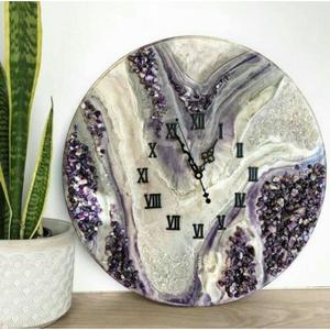 Horloge murale élégante en résine avec des inclusions de bulles et des teintes bleues profondes, idéale pour les amoureux de la mer et les maisons de plage - Product Image 3