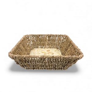 Plateau décoratif de style bohème en rotin avec incrustation de nacre, design flexible, bord en jonc de mer fait à la main pour la présentation de table et le service de nourriture - Product Image 4