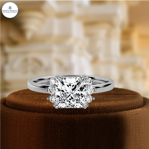 Anillo de Compromiso Solitario con Diamante Cultivado en Laboratorio Certificado por IGI de 1 Quilate, Corte Princesa con Tres Piedras Laterales Redondas, Anillo de Boda de Oro Rosa de 14K - Product Image 1