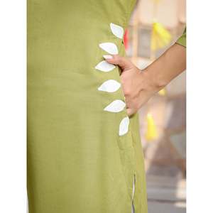 Conjunto Deportivo de 2 Piezas Pintado a Mano Verde para Mujer Nimrat, Tallas XS y XXS Disponibles - Nuevo Diseño con MOQ de 3 Piezas - Product Image 4