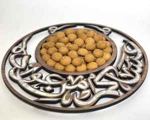 Plato de Madera de Acacia con Incrustaciones de Nácar y Caligrafía Árabe, Plato de Servir Ecológico de Forma Ovalada, Regalo Empresarial - Arte de la India - Product Image 3