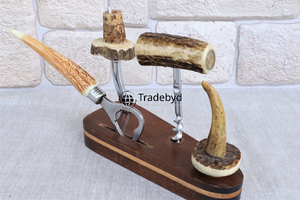 Abridor de botellas de cuerno Herramienta de lujo hecha a mano para temas rústicos de cocina y Bar de Tradebyd - Product Image 4