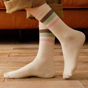 Calcetines Deportivos Premium con Diseño Gráfico, Estilo Urbano, Transpirables, de Algodón, para Uso Diario, Diseño Moderno para Marcas de Moda, Venta al por Mayor y Menor - Product Image 6