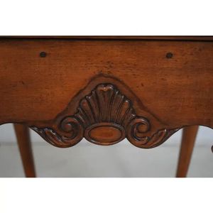 Mesita de noche de caoba de estilo francés artesanal con tapa de mármol gris. Mesa decorativa tallada artesanal para un dormitorio elegante - Product Image 6