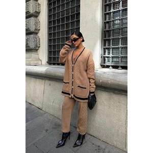 ลูนาเดล 9974 เสื้อคาร์ดิแกนถักและชุดกางเกงทรงตรงเอวสูง - Product Image 6