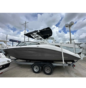 Yamaha 252SE 2023 Usada, 360hp, Jet-Drive, Fibra de Vidrio, Poliéster, Motor Interior, JetBoat, Deporte, Ocio, Familia, Aventura, con Remolque - Product Image 1