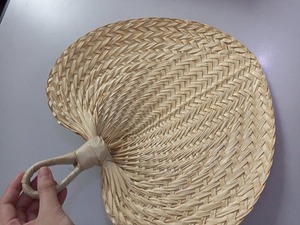 Éventails à main en jonc de mer les plus vendus Éventail en paille artisanal Éventail à main de mariage autochtone pour la décoration intérieure des événements au Vietnam - Product Image 5
