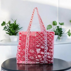 Sacs fourre-tout matelassés indiens avec logo personnalisé, sacs à provisions en coton faits à la main pour femmes, sacs à main élégants en patchwork - Product Image 3