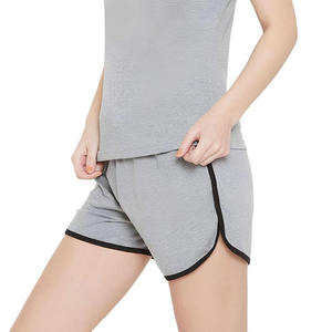 Pantalones cortos de entrenamiento transpirables con logotipo personalizado para mujer con bolsillos laterales Sublimación de bajo precio Nuevo lanzamiento - Product Image 1