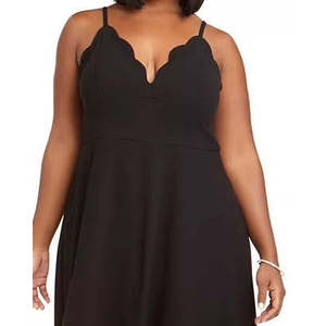 Abito da donna Speechless alla moda taglie forti, modello A-line con orlo asimmetrico, nero 1X, in comodo tessuto crêpe, con vita impero e design smerlato - Product Image 3