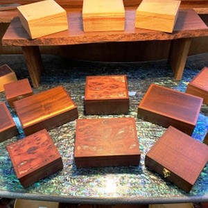 Caja pintada a mano de MDF multicolor de artes medievales, joyería, regalos y manualidades, cajas de madera, carteles de pared hechos en la India - Product Image 1