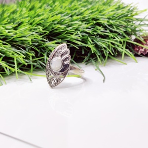 Bague en argent sterling sertie de pierre de lune bleue, style bohème, meilleur cadeau pour elle, mariages, fêtes, anniversaires - Product Image 3