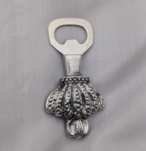 Ouvre-bouteille en forme de couronne en métal argenté de haute qualité à prix abordable - Product Image 3