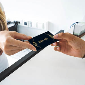 Impresiones únicas Tarjetas de visita personalizadas con su logotipo Elevar su identidad de marca Tarjetas de plantilla de barbería - Product Image 5