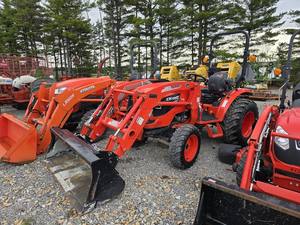 Tractor utilitario compacto Kioti NX5510 HST CAP usado, con chasis duradero y cabina cómoda, perfecto para cultivo en campos y terrenos. - Product Image 4