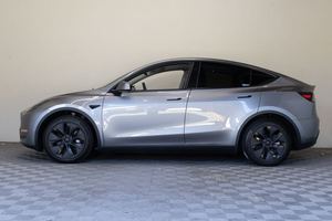 เทสลา โมเดล วาย ลอง รันจ์ เอดวีดี ปี 2025 - Product Image 3