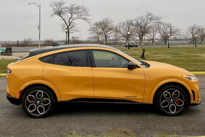 Ford Mustang GT 2024 avec volant à gauche, sièges en cuir, caméra arrière - Product Image 5