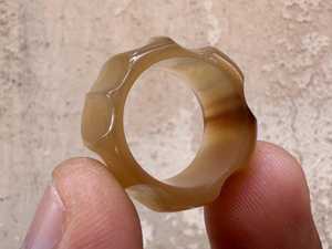 Anillo de Cuerno de Búfalo Natural Hecho a Mano, Estilo Amor Ecológico, Accesorio de Dedo Duradero y Coleccionable, Colores Variados - Product Image 4