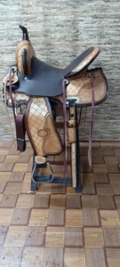 Silla de Montar para Caballo de Cuero Genuino Premium, Hecha a Mano, de Diseño, Duradera y Cómoda, Estilo Western/Inglés, con Detalles en Madera/Plástico y Acero Inoxidable - Product Image 5