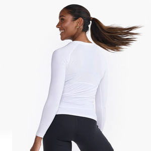 Nouveauté Vêtements de sport design blancs pour femmes, chemises de compression mélangées de polyester et d'élasthanne avec logo et design personnalisés - Product Image 2