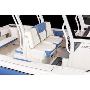 Robalo R270 2026, Nuevo, Casco de Fibra de Vidrio, 9'6 de Ancho, Motor Yamaha, Disponible con Combustible a Gasolina - Product Image 3