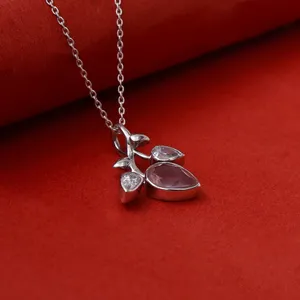 Pendentif romantique en argent 925 en forme de feuille avec cristal rose et strass taillés en poire pour femme, à porter au quotidien - Product Image 1
