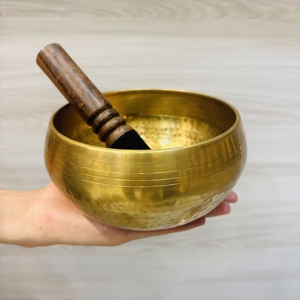 Cuenco tradicional de bronce del Himalaya hecho a mano, artesanía de Metal inspirada en el Budismo para curación de Chakras y terapia de baño de sonido - Product Image 3