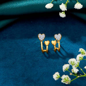 Pendientes de Aro Huggie de Oro de 14k con Baño de Rodio, Perlas y Circonitas para Mujer - Product Image 1