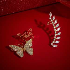 Broche tendance pour sari de fête 166475 en alliage de cuivre et laiton plaqué, ornée de strass, cristaux et diamants, avec perle numérotée, idéale pour les cadeaux - Product Image 3