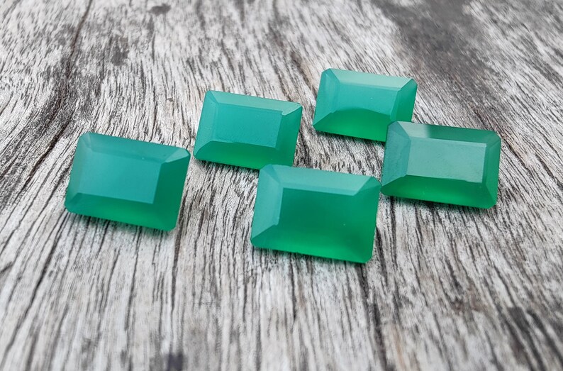 สีเขียว