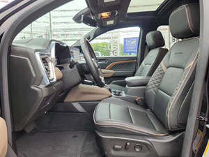 Camioneta GMC Canyon Denali 2023 Usada en Buen Estado, Color Negro Ónix - Product Image 3