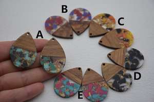 Pendientes Modernos de Resina de Madera con Forma de Lágrima |   Pendientes Minimalistas Ligeros - Product Image 4