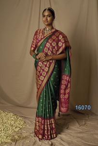 El último Sari de trabajo de hilo de seda suave de diseñador de Fab Zone - Product Image 5