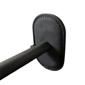 Almohadilla de descanso magnética de cuero de primera calidad para armas de fuego hecha a mano con forro no abrasivo Almacenamiento seguro y elegante - Product Image 3