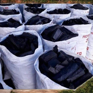 Carbón de Leña Negro Original de Indonesia, Marca Nut Sulawesi, 3 Horas de Duración, para Barbacoa - Product Image 1