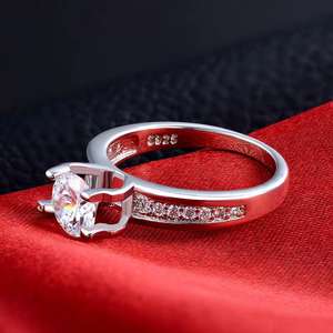 Anillo de diamante redondo de Plata de Ley 925 clásico de suministro directo de fábrica para propuesta de regalo o aniversario disponible para precio de exportación - Product Image 2