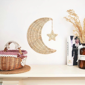 Luna y estrella de mimbre natural más barata al por mayor con cuentas de madera decoración artística de pared de guardería hecha a mano de Vietnam - Product Image 1