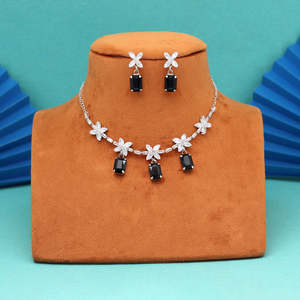 Ensemble de collier et de boucles d'oreilles en pierre de verre en alliage plaqué argent noir (STN243BLK) - Product Image 1