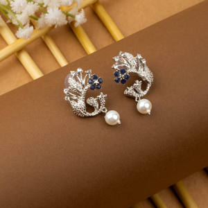 ต่างหูแบบติดหูคุณภาพพรีเมียมทันสมัยสำหรับผู้หญิง เครื่องประดับคุณภาพสูงสำหรับงานปาร์ตี้ ใส่ลำลอง และใส่ในชีวิตประจำวันในราคาที่ดีที่สุด - Product Image 3