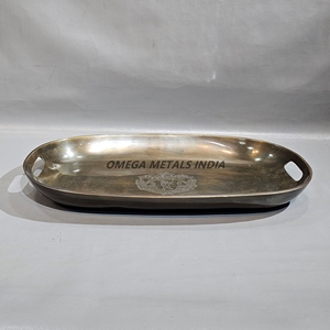 Plateau de service ovale moderne en argent brillant avec un design élégant et des poignées faciles à saisir, idéal pour les divertissements élégants - Product Image 2